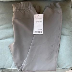 NWT Lululemon On the Fly Jogger
